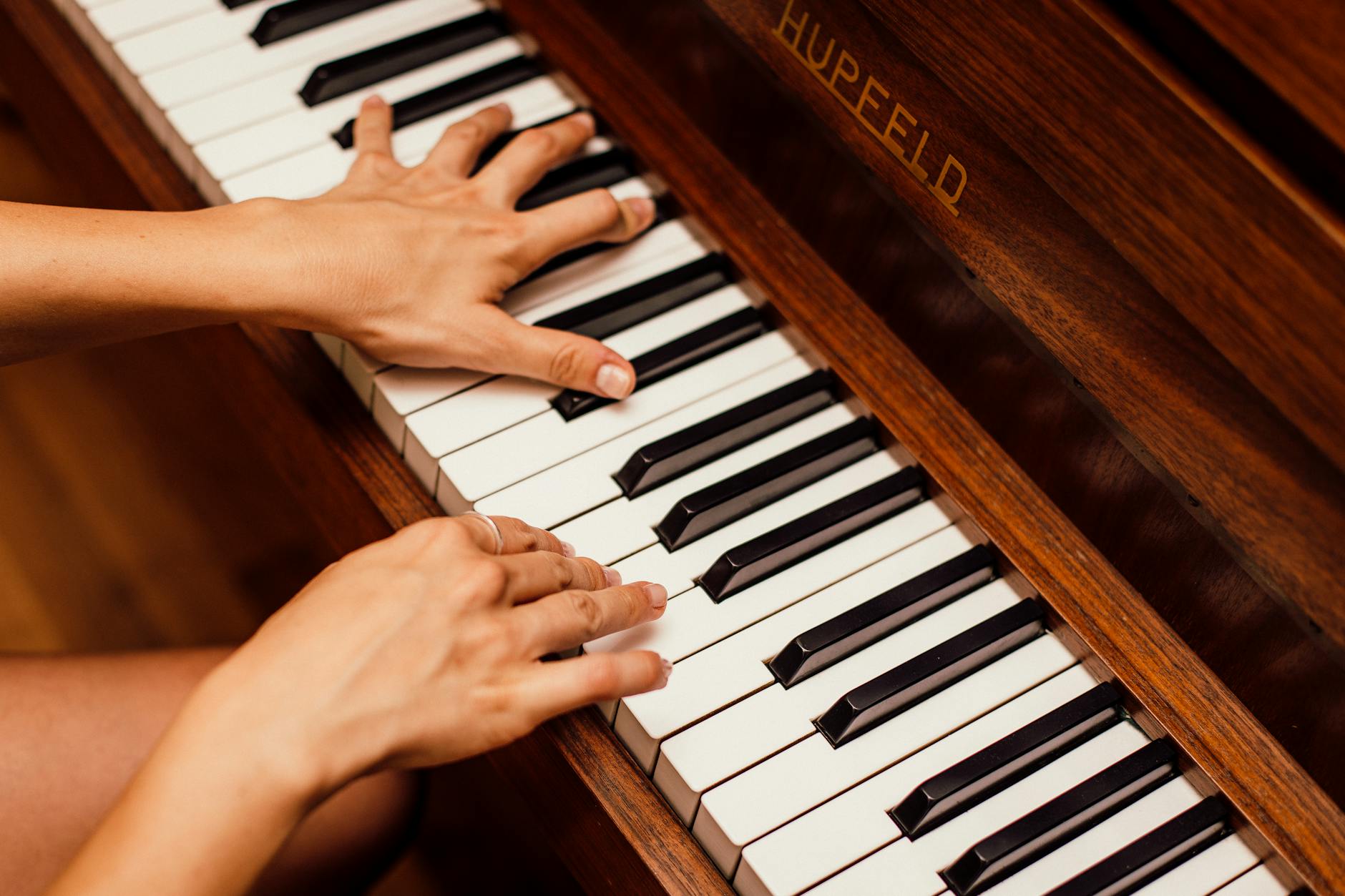 Piano lessons in Hazel Grove & online - book here