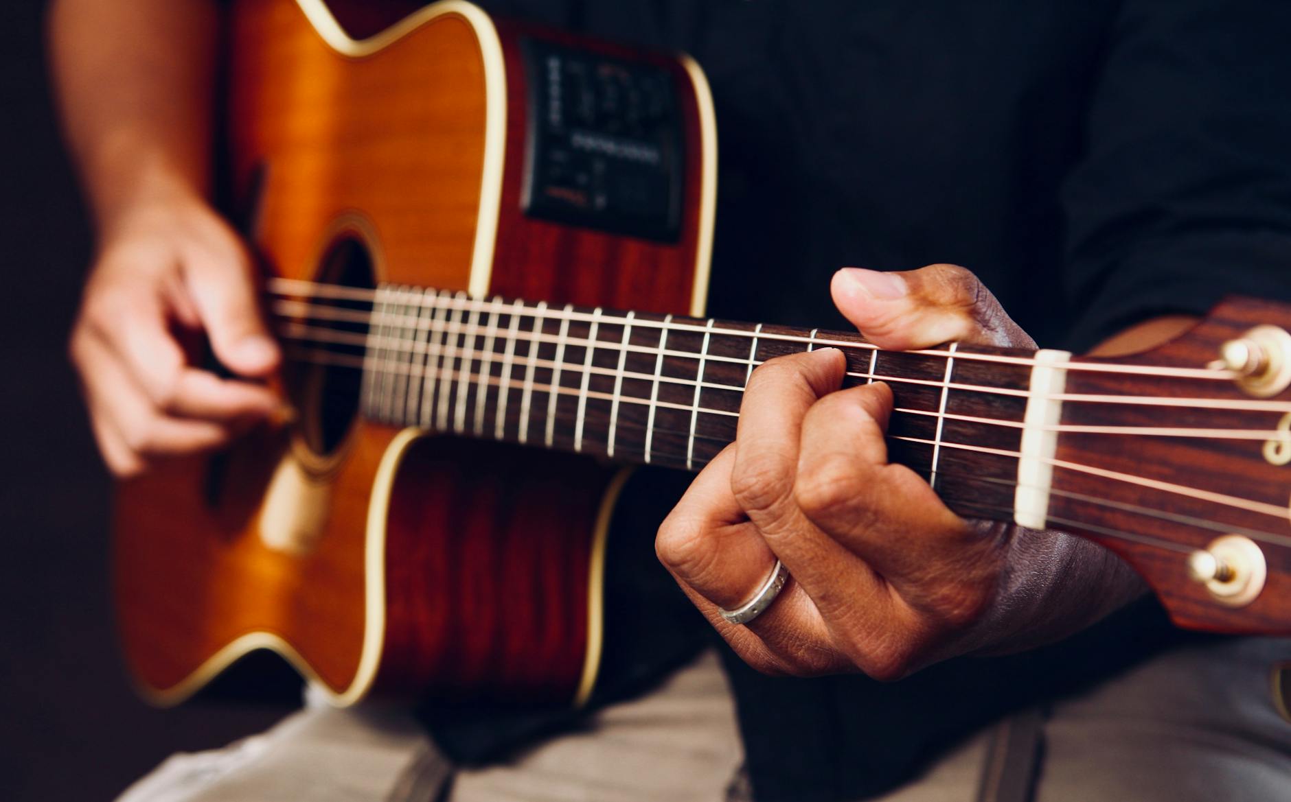 Guitar lessons in Hazel Grove & online - book here